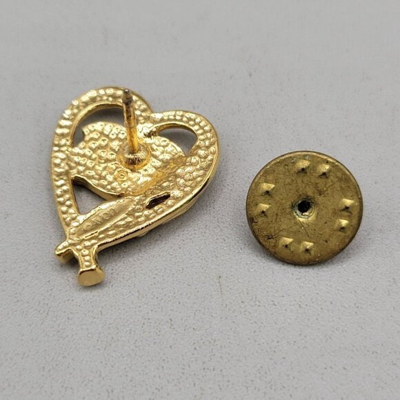 Heart Shaped US Flag Lapel Pin Brooch Tie Tack Avon - Picture 3 of 5